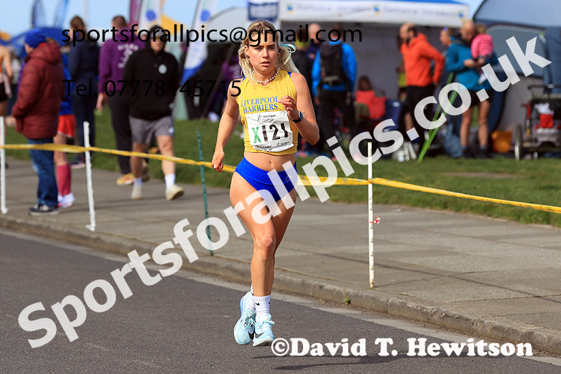 Senior womens Northern 6 Stage Road Relay, 2025 Northern 12 and 6 Stage Road Relays and Junior 5k, Redcar. Photo: David T. Hewitson/Sports for All Pics